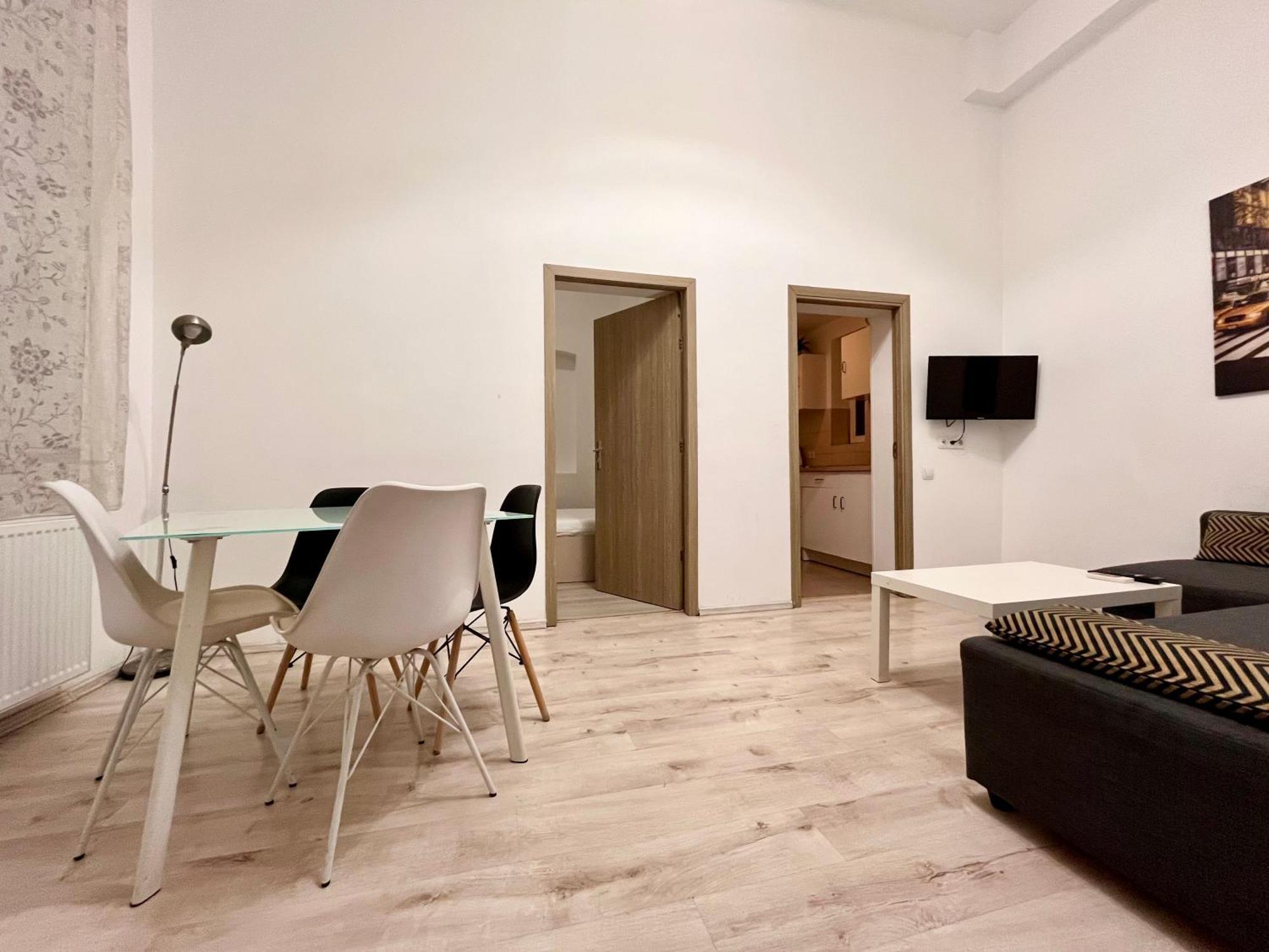 Old Town - Ultra Central Apartment Bukarest Eksteriør billede
